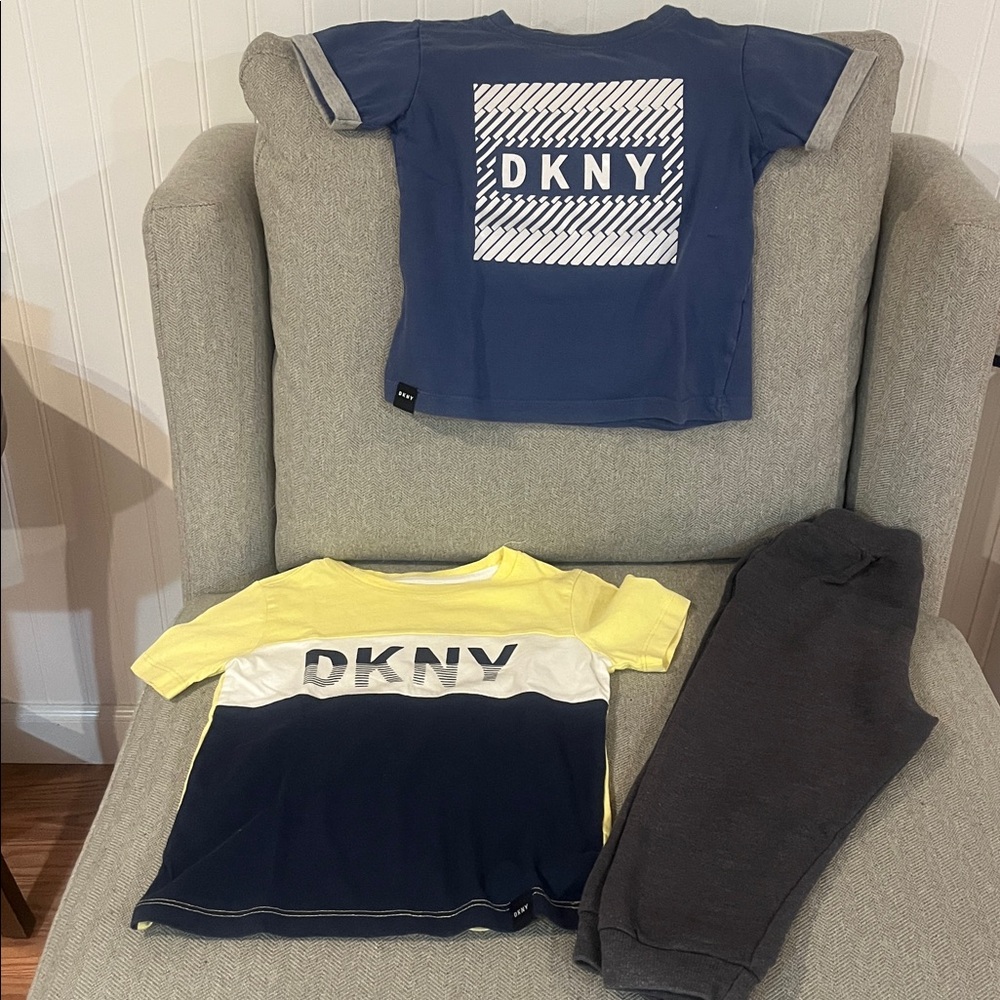 DKNY Boys 3 Piece Kids Bundle 2 short sleeve tops and 1 pair of sweatpants Sz 3T